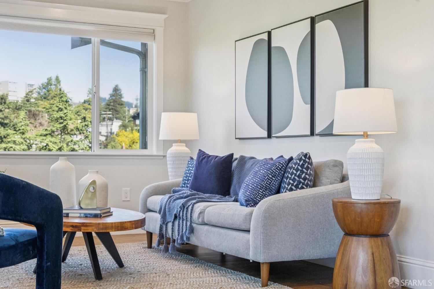 165 W Macarthur Boulevard