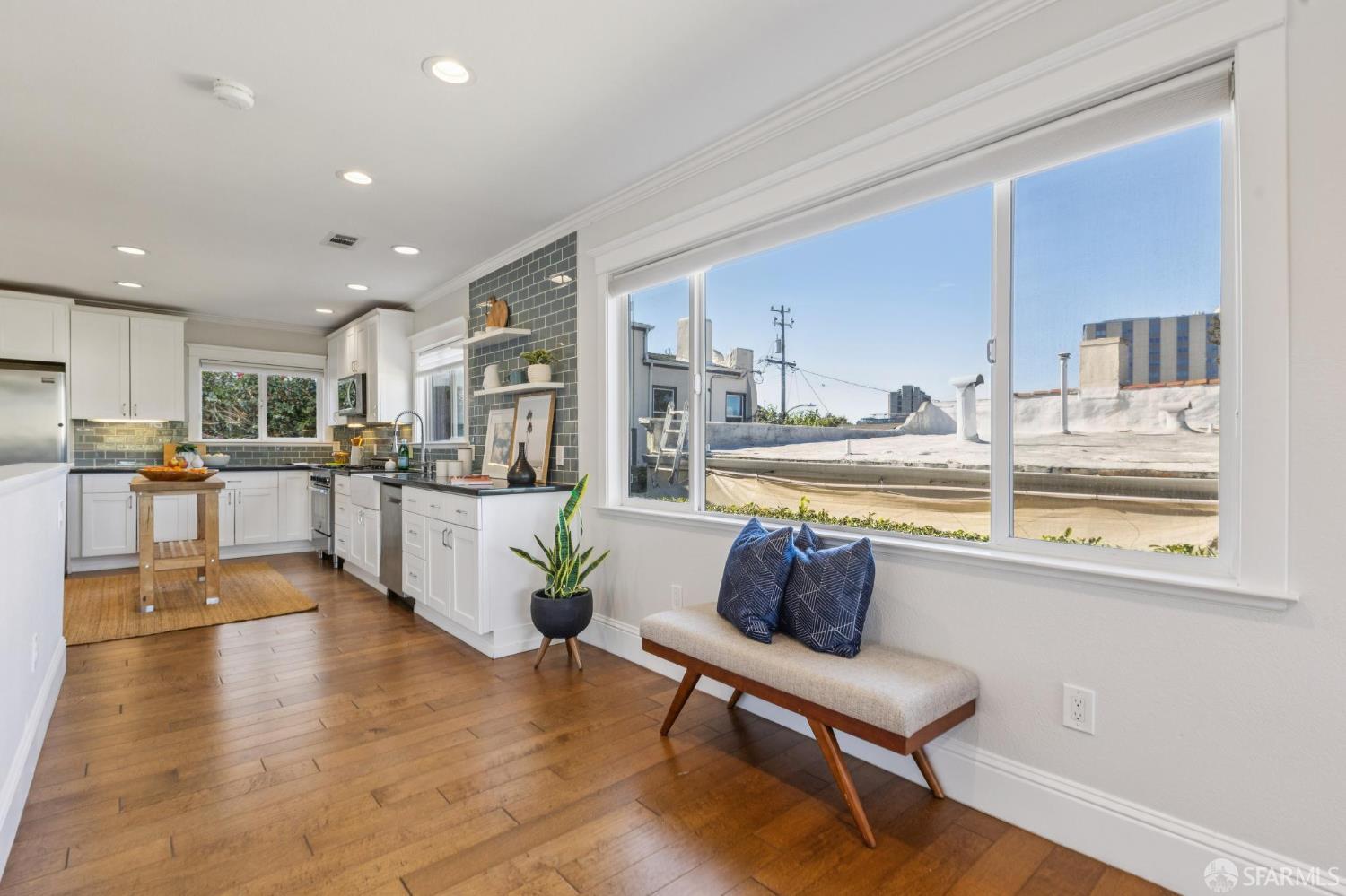 165 W Macarthur Boulevard