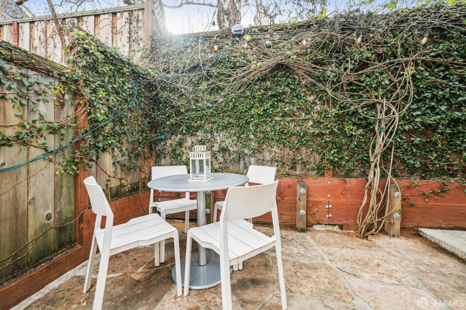 165 W Macarthur Boulevard