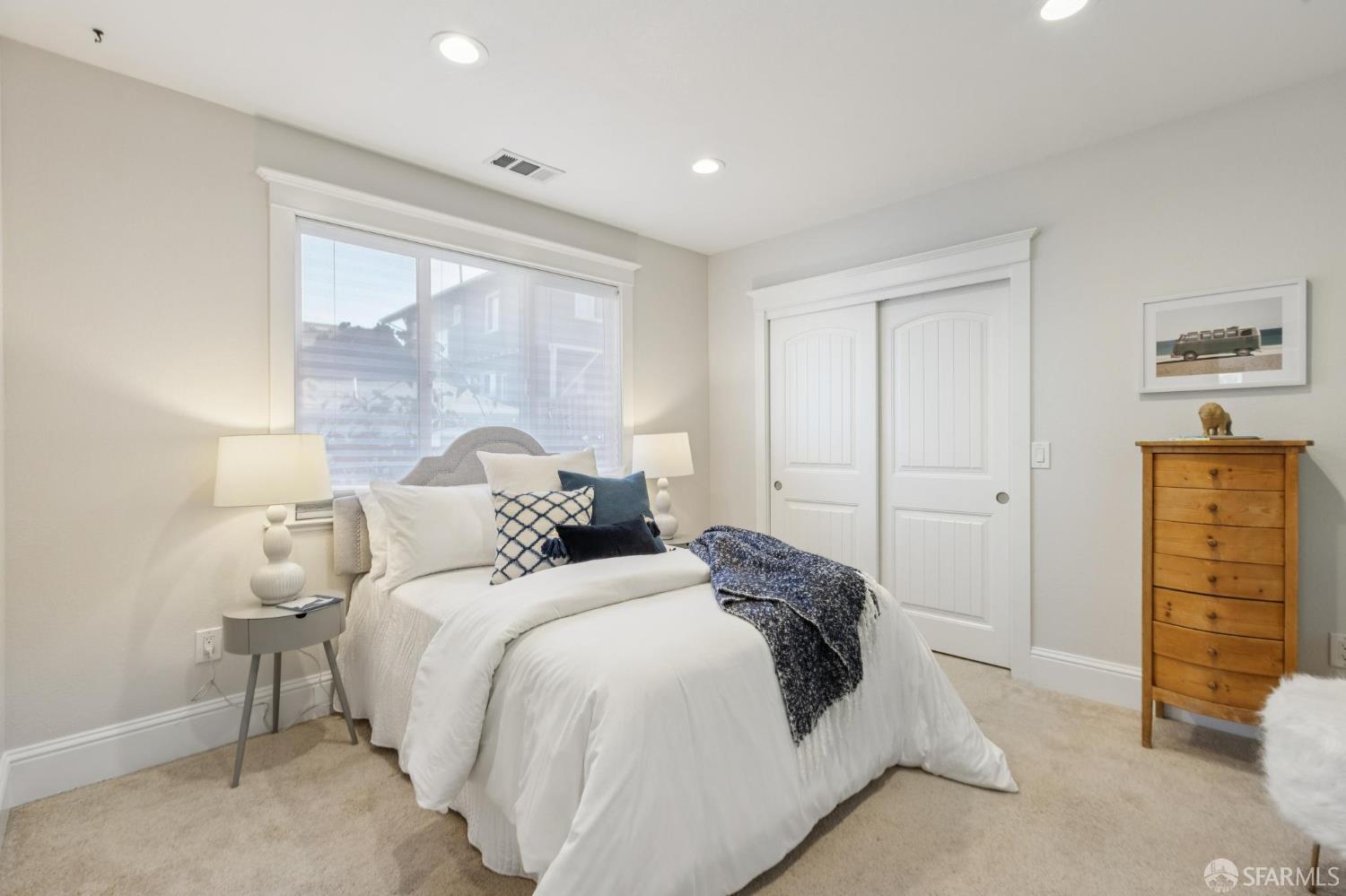 165 W Macarthur Boulevard