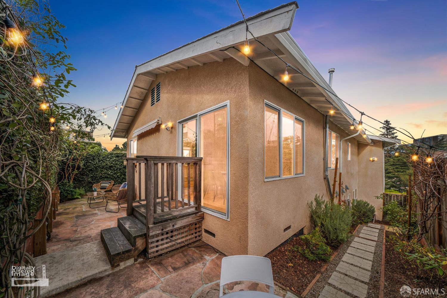 165 W Macarthur Boulevard