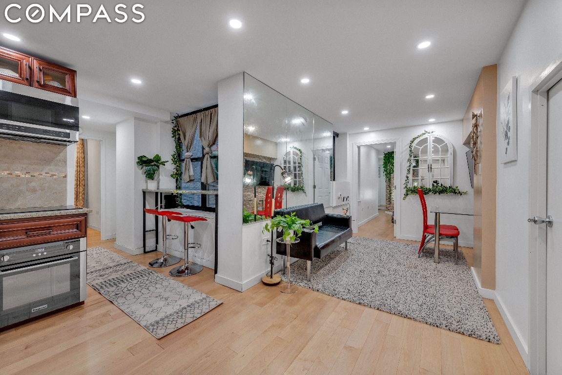 150 W 51st Street 1528