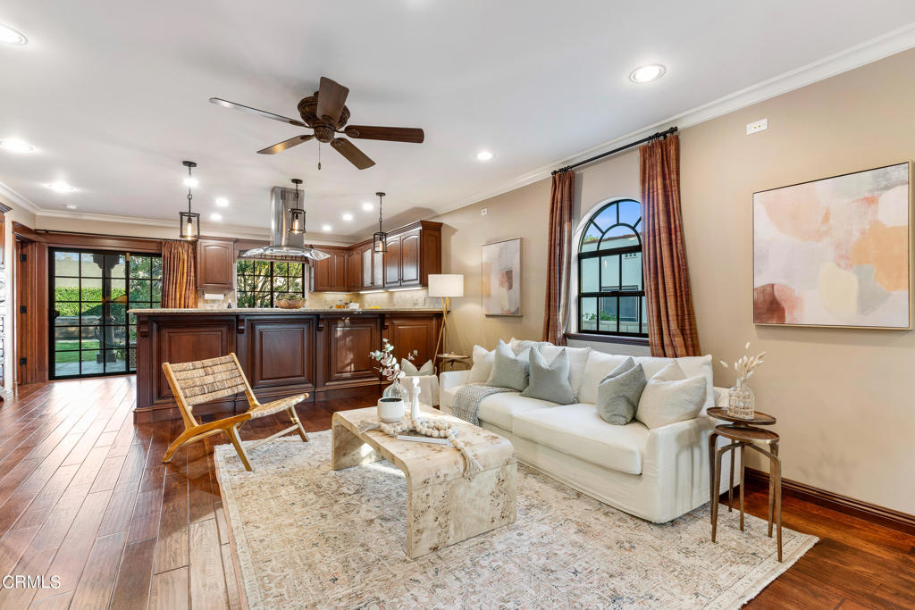 2048 La France Avenue