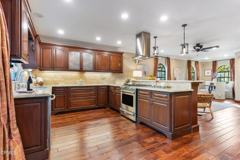 2048 La France Avenue