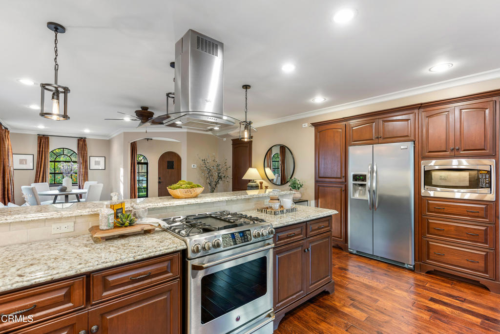 2048 La France Avenue