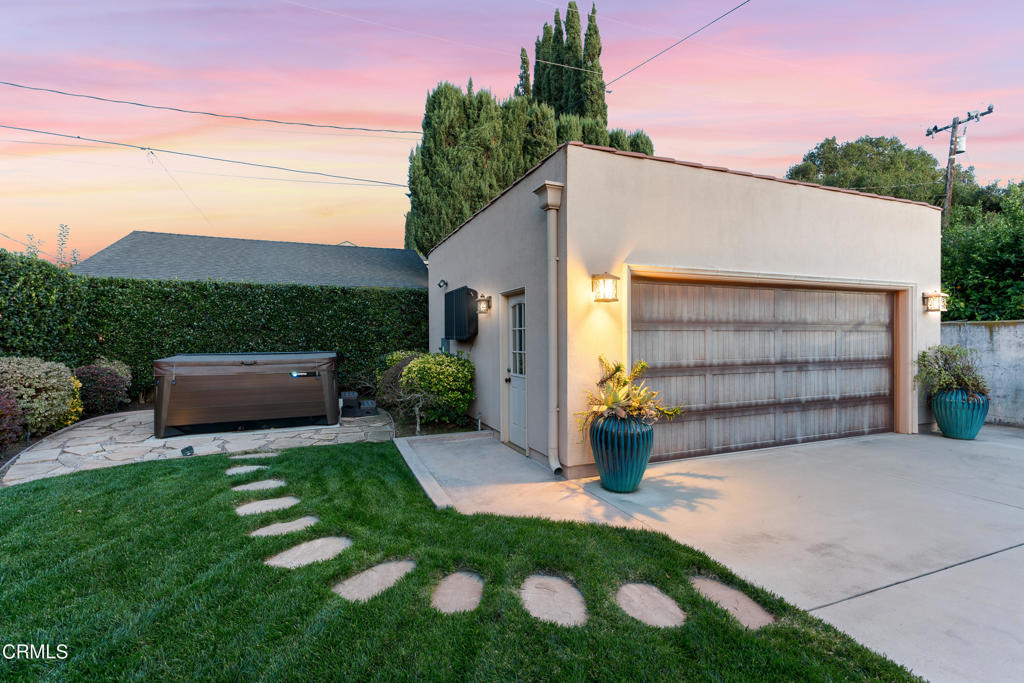 2048 La France Avenue