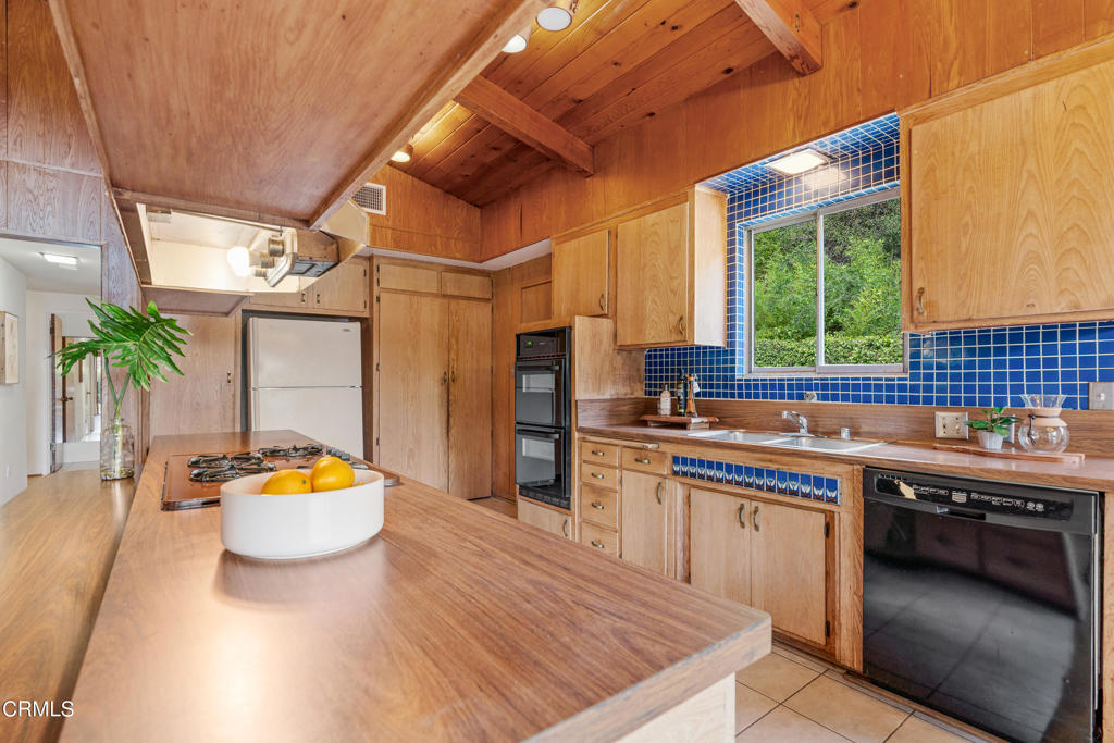 8929 Wonderland Park Avenue