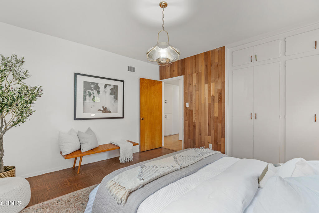 8929 Wonderland Park Avenue