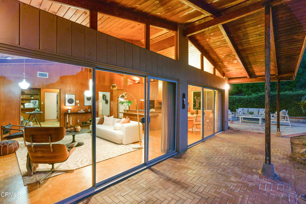 8929 Wonderland Park Avenue