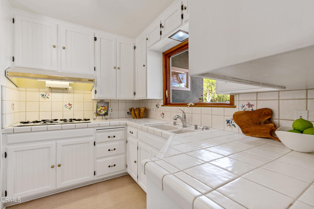 11031 Amestoy Avenue