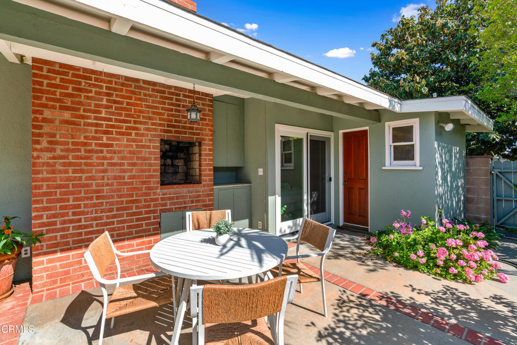 11031 Amestoy Avenue