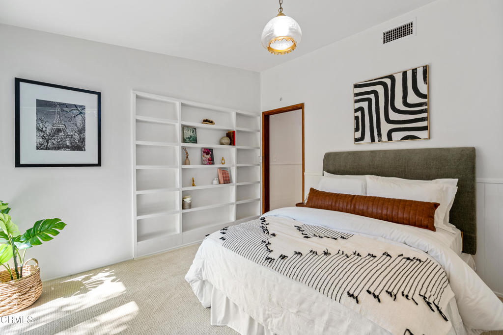 11031 Amestoy Avenue