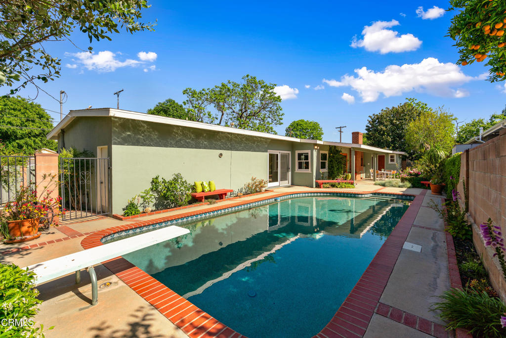 11031 Amestoy Avenue