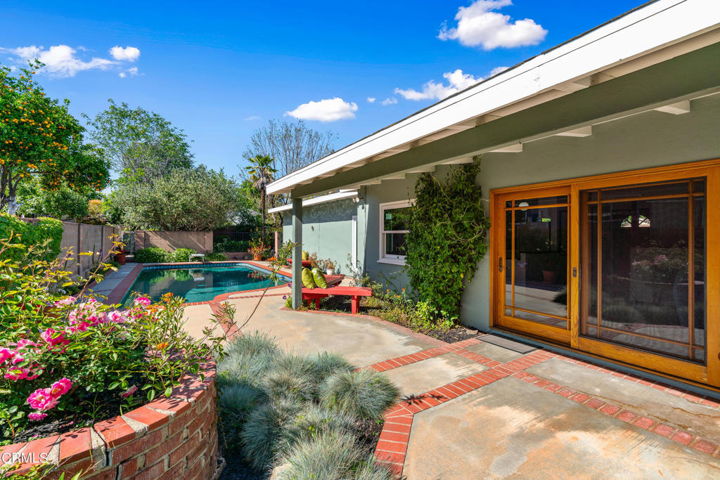 11031 Amestoy Avenue