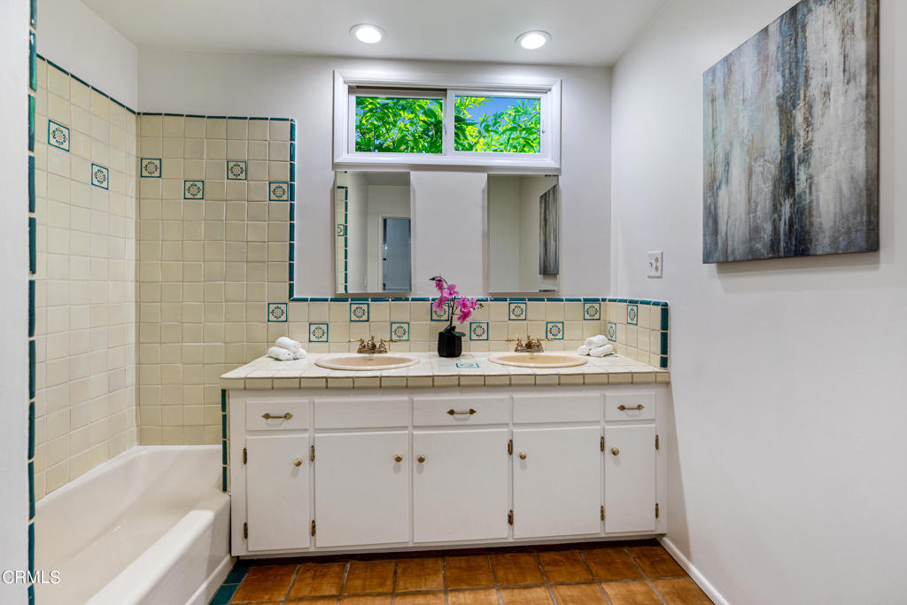 11031 Amestoy Avenue