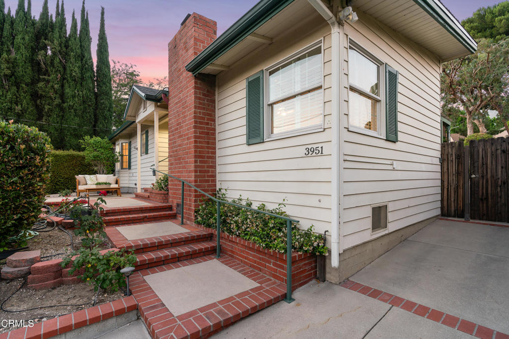 3951 Altura Avenue
