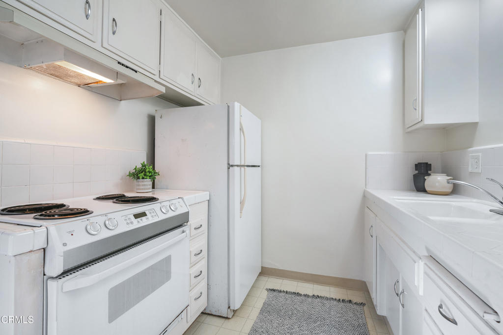 465 S Hudson Avenue 3