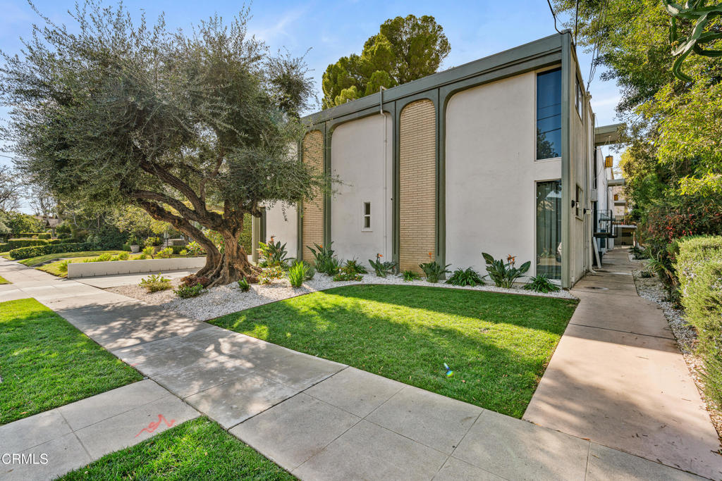 465 S Hudson Avenue 3