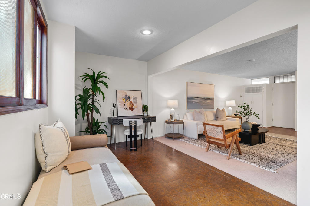 465 S Hudson Avenue 3