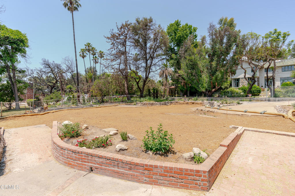 238 E Mendocino Street