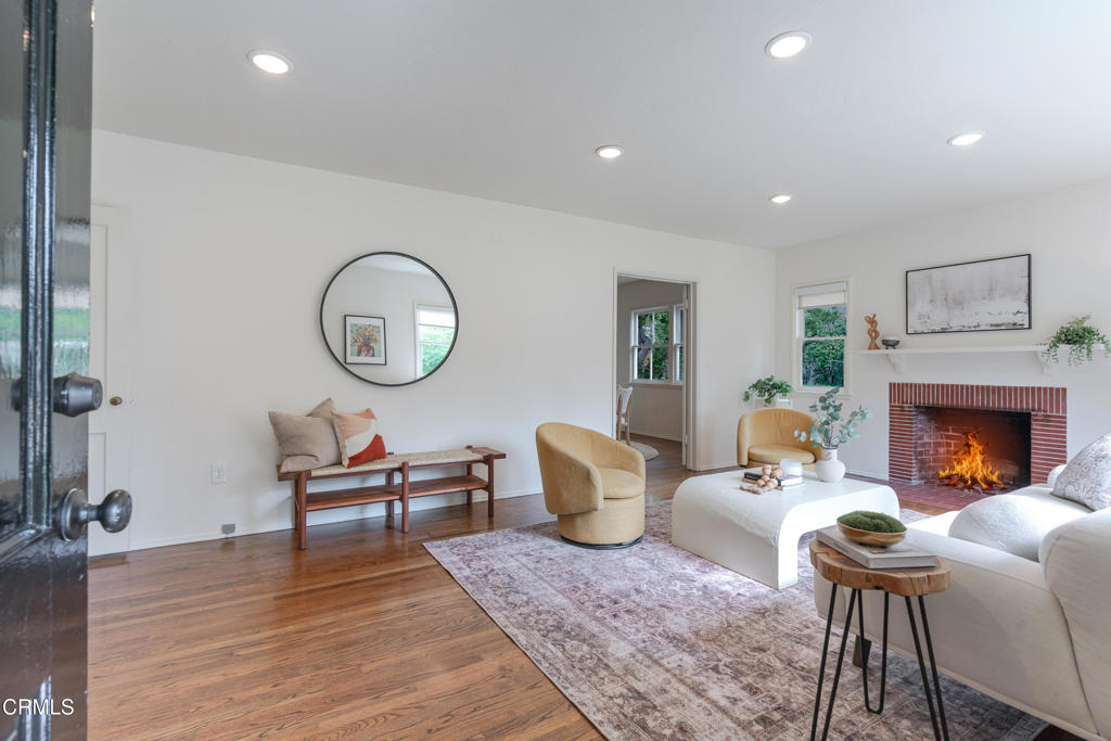 1830 N El Molino Avenue