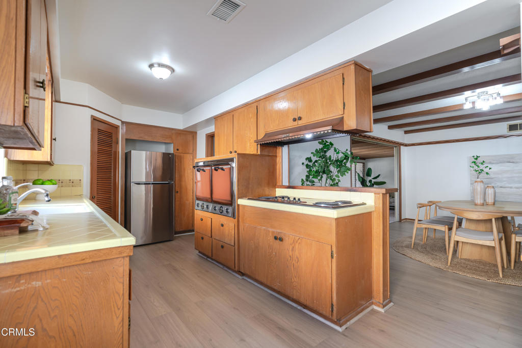 1504 E Grovecenter Street