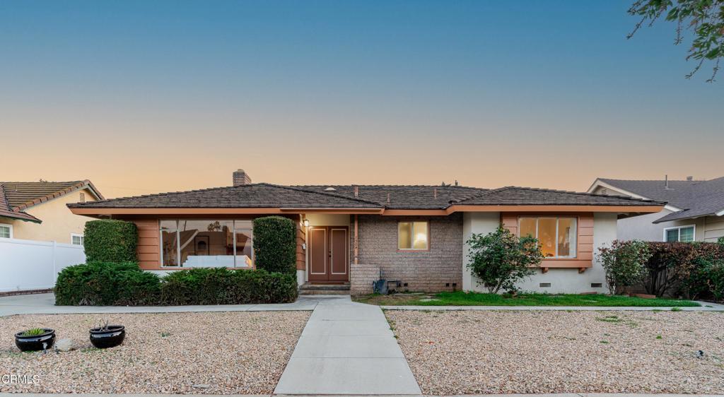 1504 E Grovecenter Street