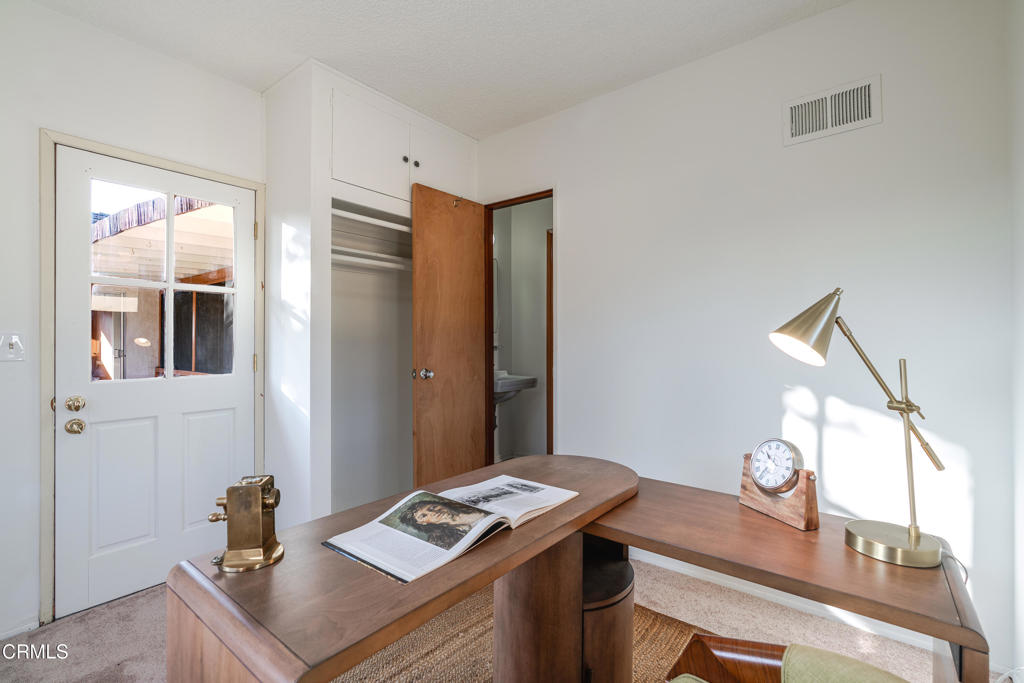 1504 E Grovecenter Street