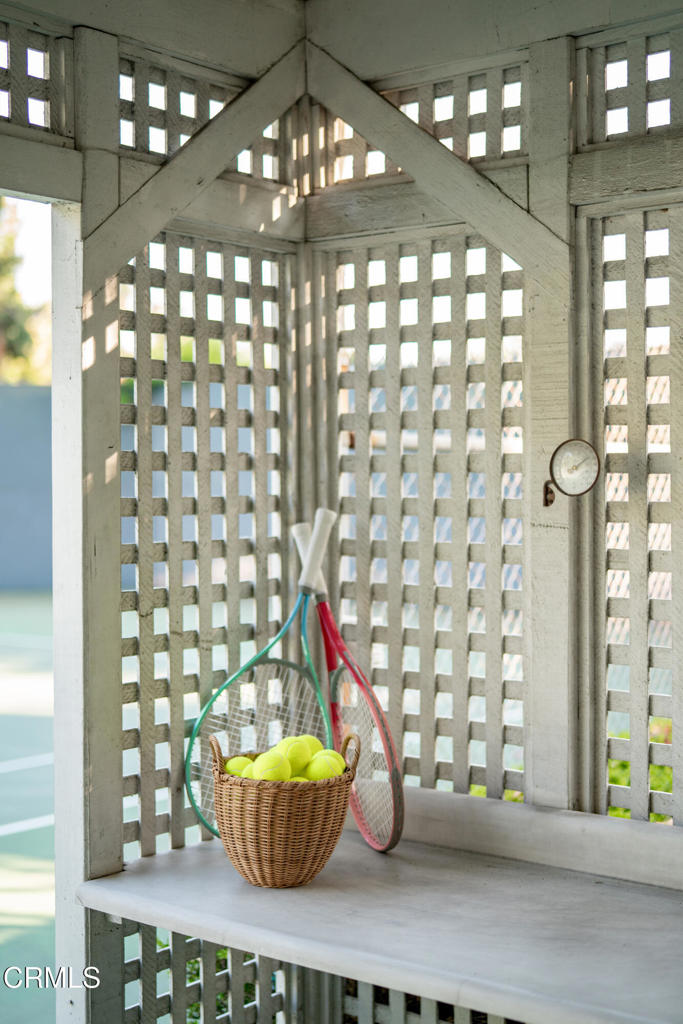 1527 E California Boulevard