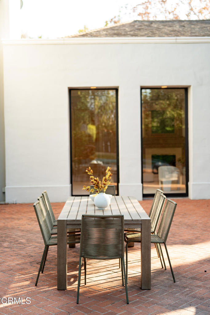 1527 E California Boulevard