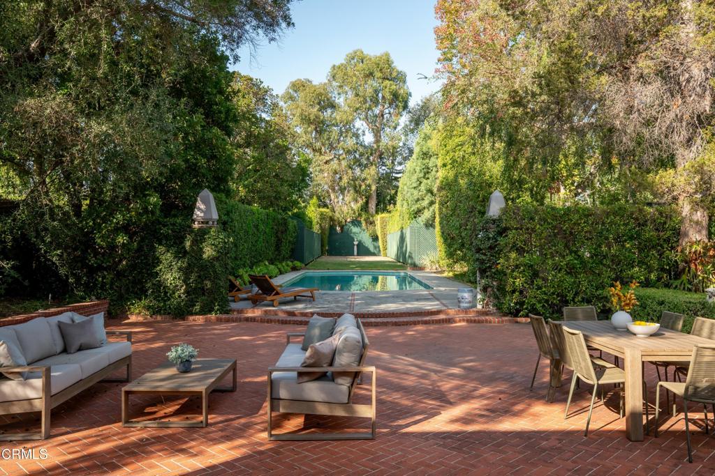 1527 E California Boulevard