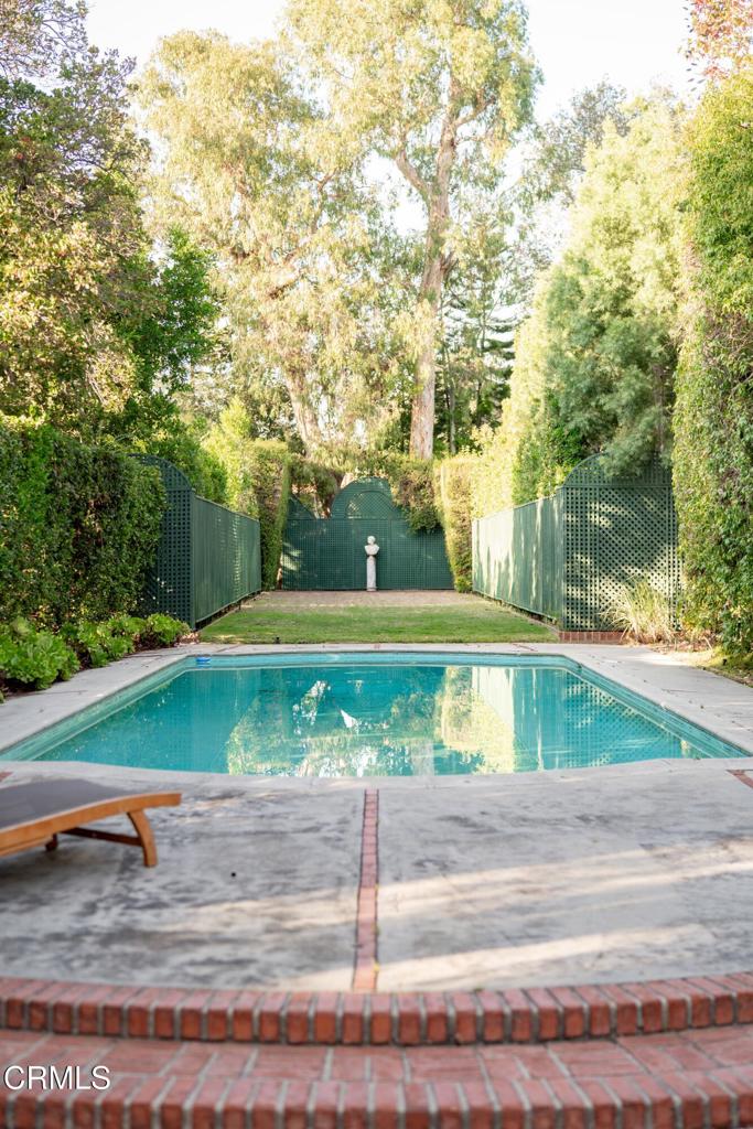 1527 E California Boulevard