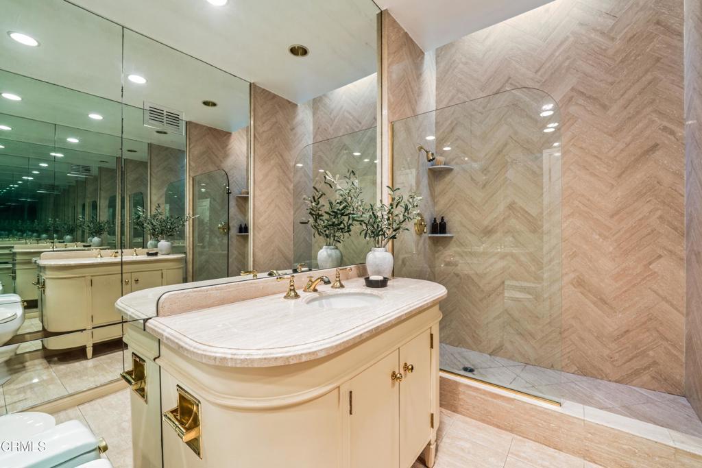 1527 E California Boulevard