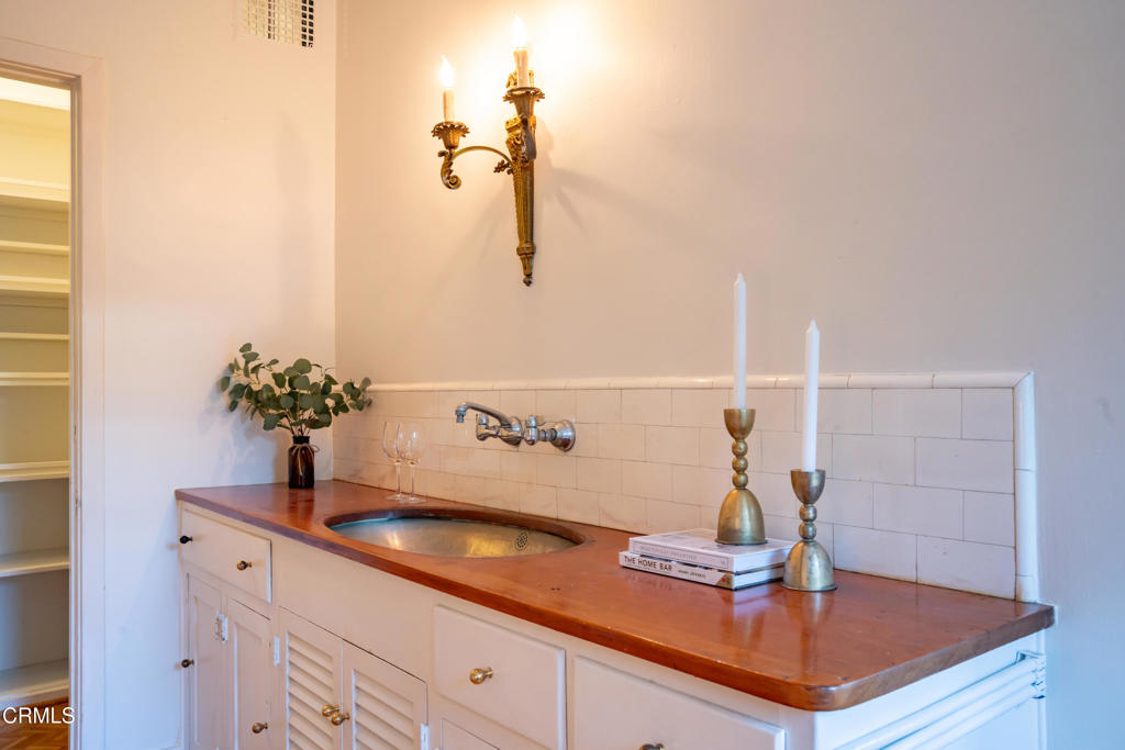 1527 E California Boulevard