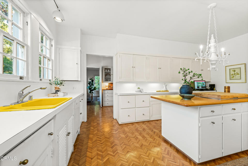 1527 E California Boulevard