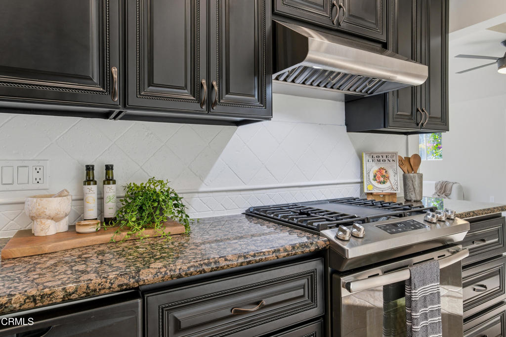 967 N El Molino Avenue