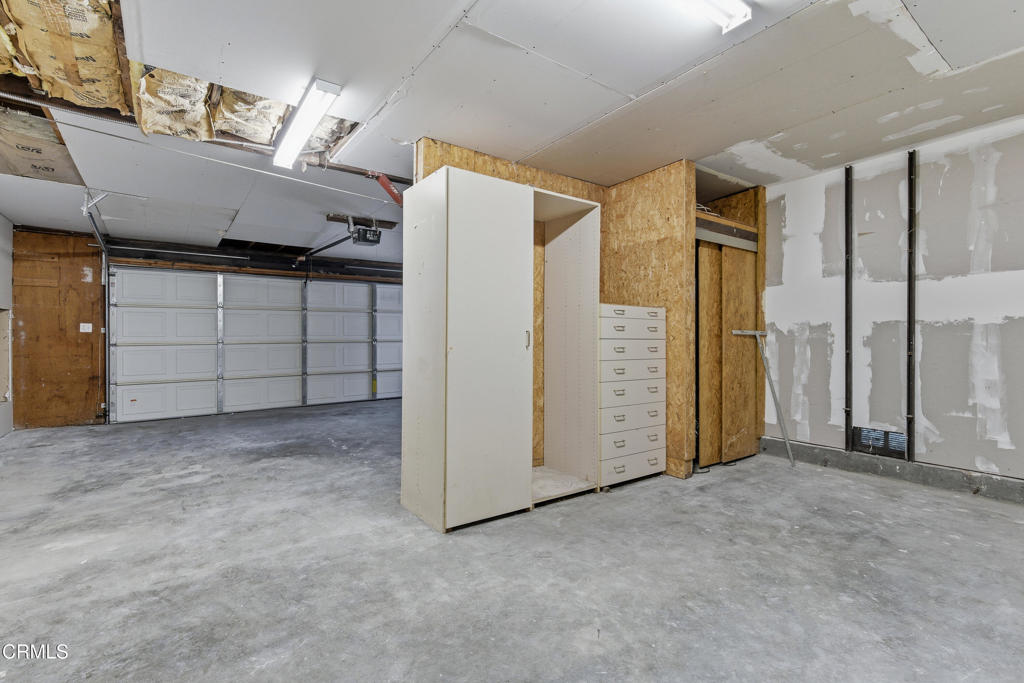 967 N El Molino Avenue