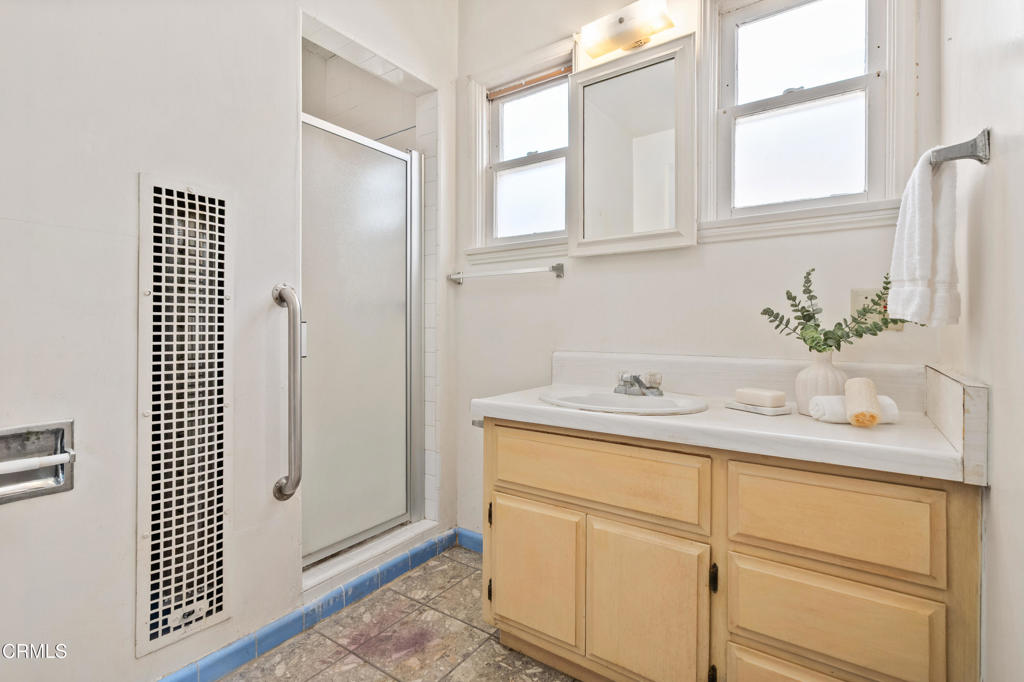 6222 N Willard Avenue