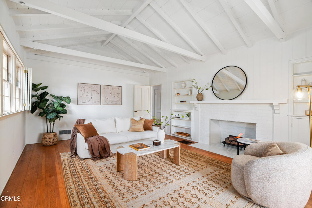 6222 N Willard Avenue