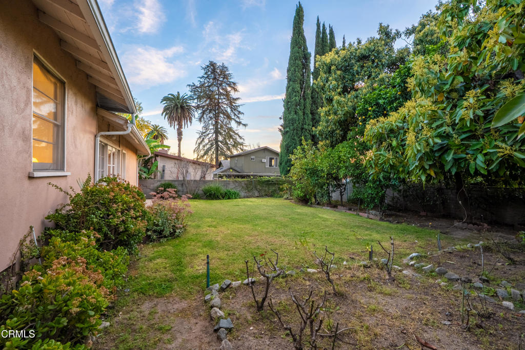 305 S Mayflower Avenue