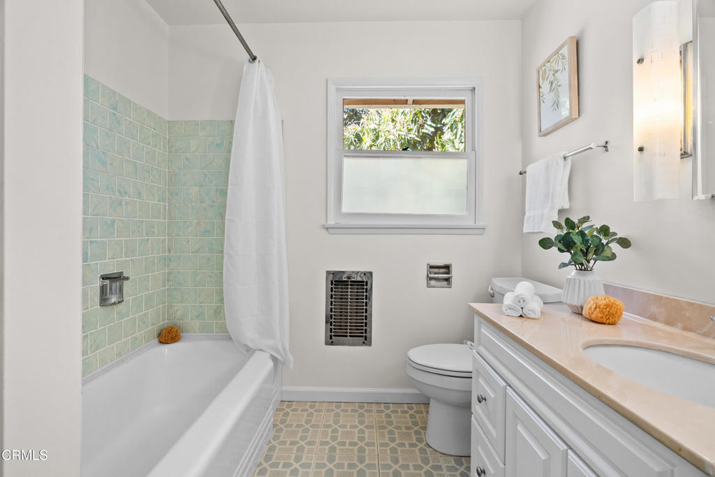 305 S Mayflower Avenue