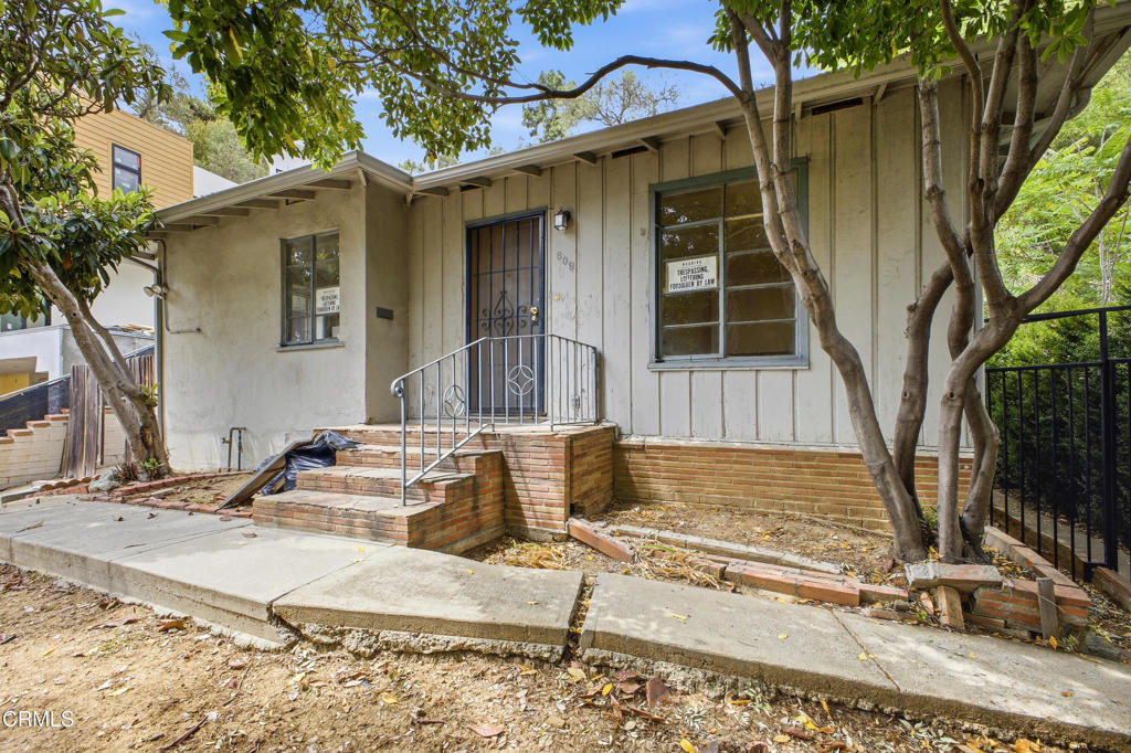 808 Valley View Road