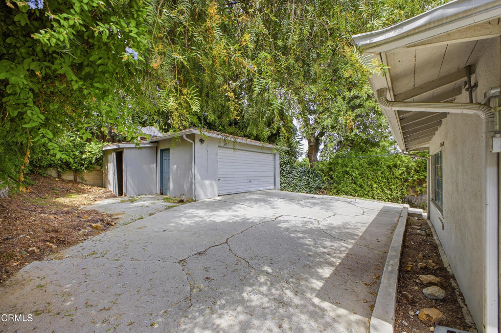 808 Valley View Road