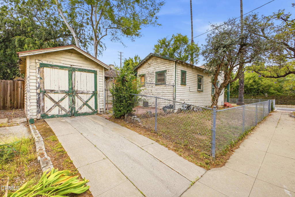 1039 Grevelia Street
