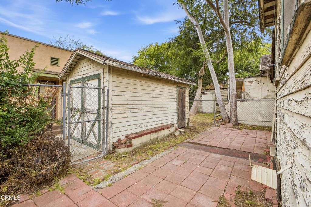 1039 Grevelia Street