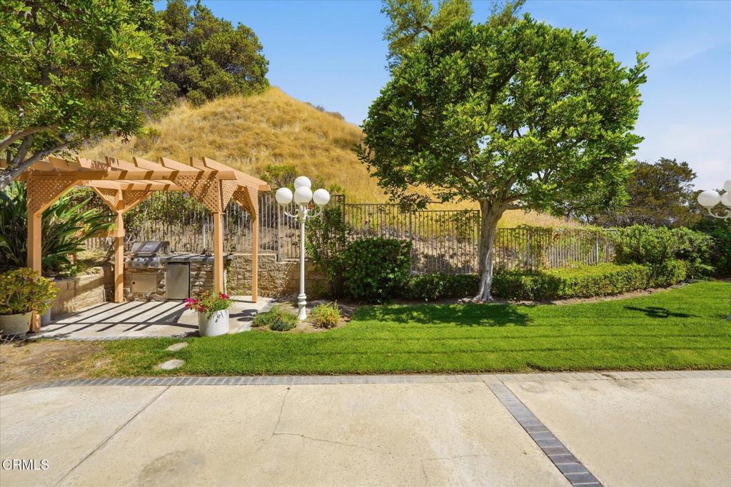 2735 Hidden Hills Way W