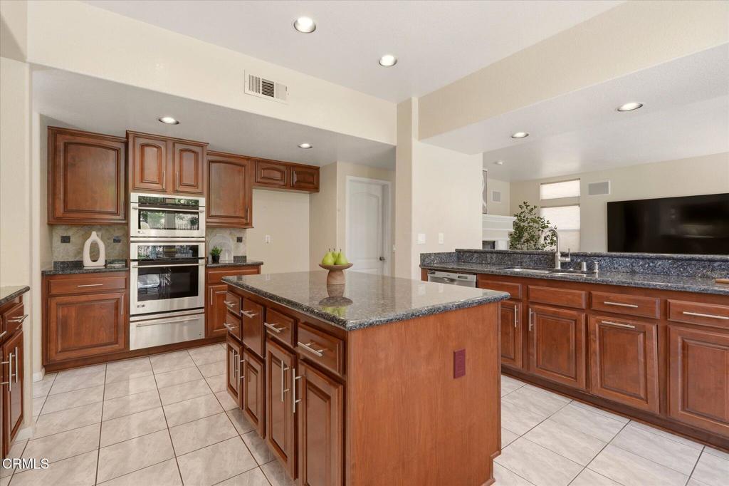 2735 Hidden Hills Way W