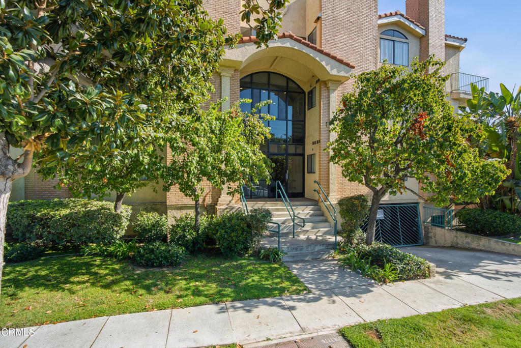 450 W Dryden Street 106
