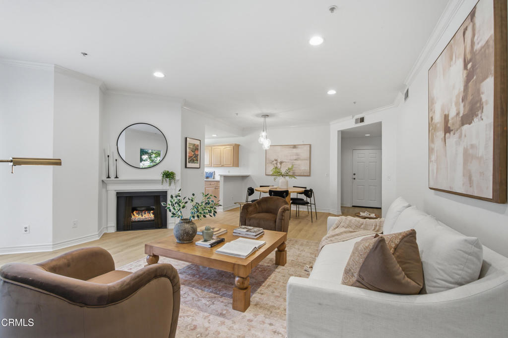 450 W Dryden Street 106