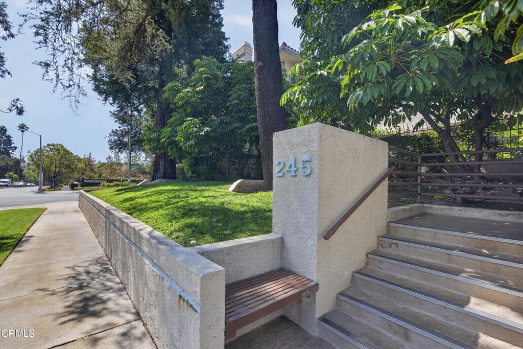 245 S Holliston Avenue 309